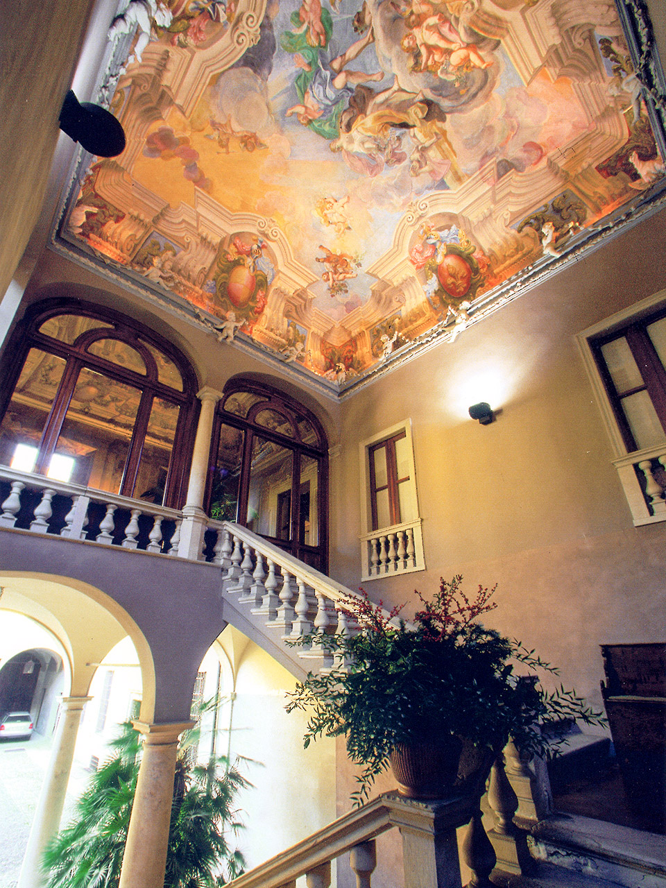Palazzo Lodi - Zaccaria (Sec XVI). Ingresso Finarvedi Spa